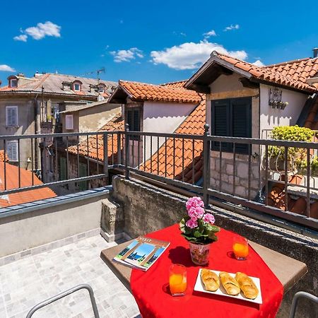 Rooftop City View Apartment In The Palace Walls スプリト エクステリア 写真